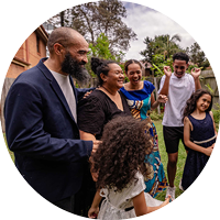 Standard-Circle-Image---Scaled-for-Web family smiling